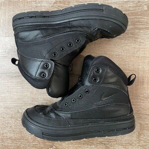 Nike Kids woodside 2 ACG Black Hiking boot big boy size 4y